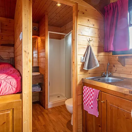 Roulotte Climatisee Avec Piscine Et Jardin - Fr-1-622-54 * Vihiers