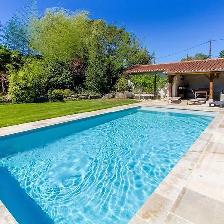 Roulotte Climatisee Avec Piscine Et Jardin Vihiers
