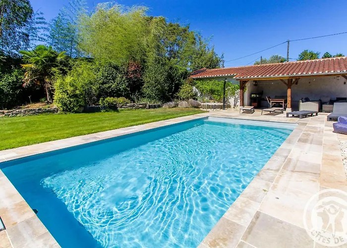 Roulotte Climatisee Avec Piscine Et Jardin - Fr-1-622-54 Vihiers